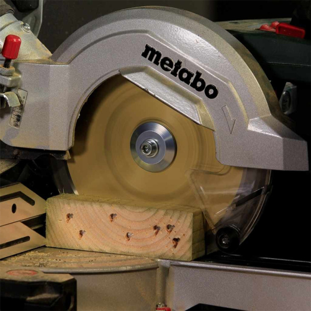 E826360_2.jpg